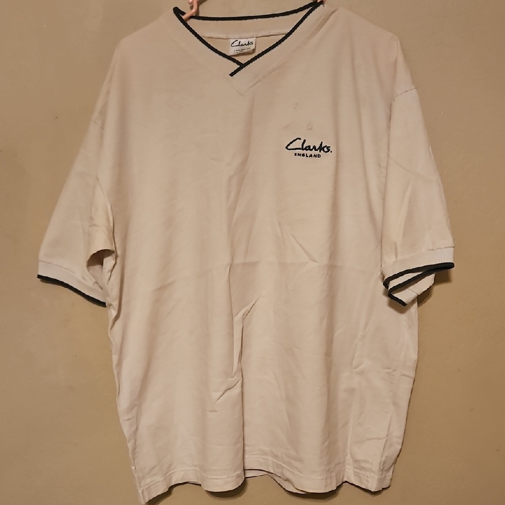 Clarks White/Cream Short-Sleeve V-Neck Tee w